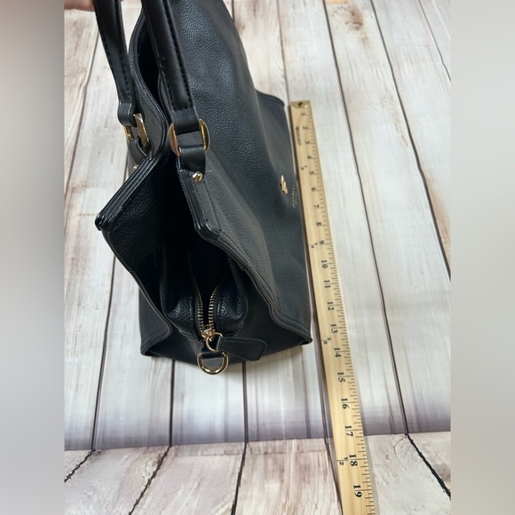 Giorgio Fiorelli Black Handbag with Elegant Gold Hardware - Picture 10 of 14